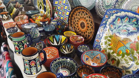 Colorful-Handmade-Pottery-and-Ceramics,-Souvenir-Shop-in-Bazar,-Samarkand,-Uzbekistan