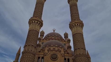 close-up-Tilting-shot-of-Al-Mustafa-Mosque-in-Sharm-El-Sheikh