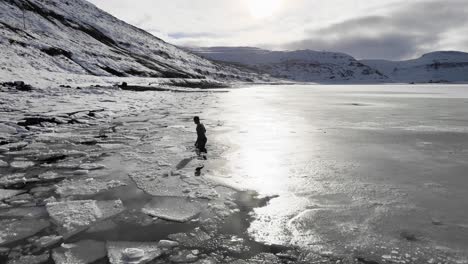 Verhärtung-In-Einem-Fjord,-Kaltes-Wasser-Der-Nordsee,-Von-Eis-Bedeckt,-Panorama