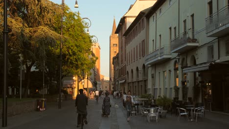 Shot-of-old-town-and-people-on-the-street-in-the-city-of-Forli,-Italy