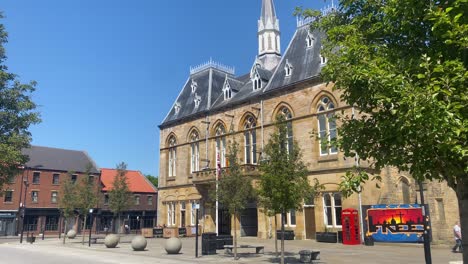 Bishop-Auckland-Town-Hall,-in-the-market-place---Country-Durham,-on-the-bright-sunny-day