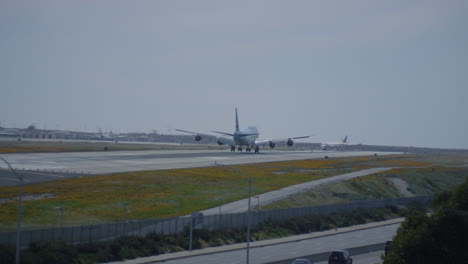Giant-double-decker-Korean-Air-aircraft-landing-at-Los-Angeles-airport