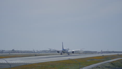 Aviones-De-All-Nippon-Airways-Aterrizando-En-El-Aeropuerto-De-Los-Ángeles.