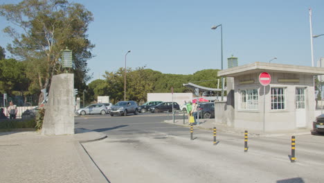 Car-driving-into-Hospital-de-Santa-Maria-entrance-in-Lisbon,-Portugal