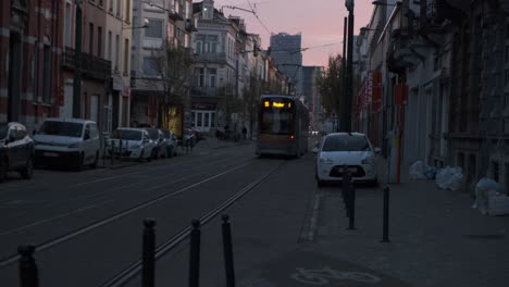 Straßenbahn-Zum-Roger-Platz-In-Der-Brüsseler-Gemeinde-Saint-Josse-Ten-Noode