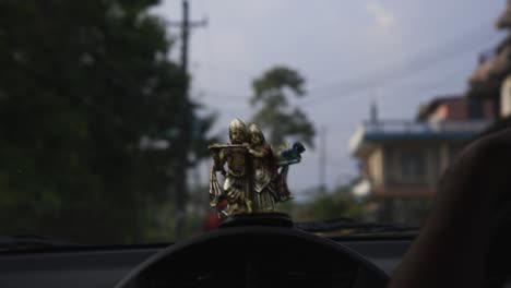 Statue-of-Lord-Krishna-and-Rukmini-on-car-dashboard