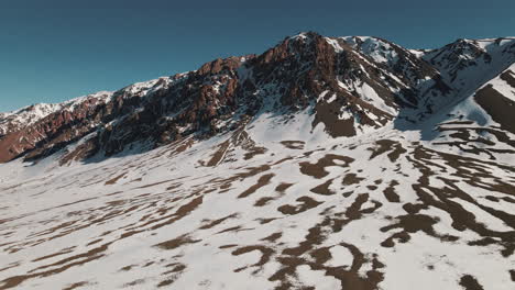 Beeindruckende-Aussicht-Auf-Die-Berge-In-Den-Anden,-Die-Die-Atemberaubende-Schönheit-Und-Erhabenheit-Dieser-Ikonischen-Bergkette-Zeigt