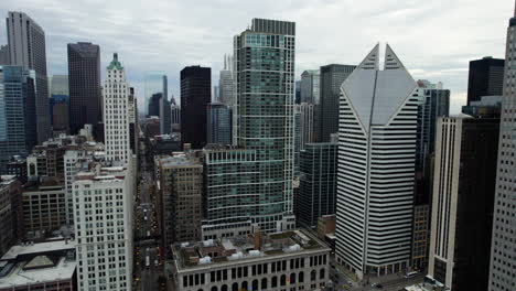 Drone-approaching-the-Heritage-at-Millennium-Park-building,-in-cloudy-Chicago