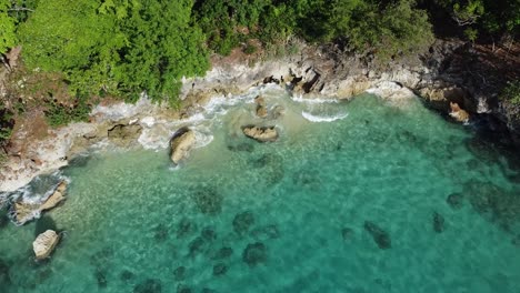 Luftaufnahme-Des-Beliebten-Natürlichen-Pools-Von-Río-San-Juan-An-Der-Nordküste-Der-Dominikanischen-Republik