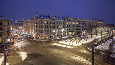 Christmas-feels-in-Riga-downtown-with-old-buildings-and-traffic-time-lapse,-night-lights