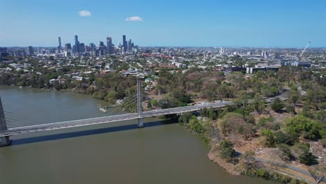 Puente-Eleanor-Schonell---Puente-Atirantado-Sobre-El-Río-Brisbane-En-Dutton-Park,-Queensland,-Australia