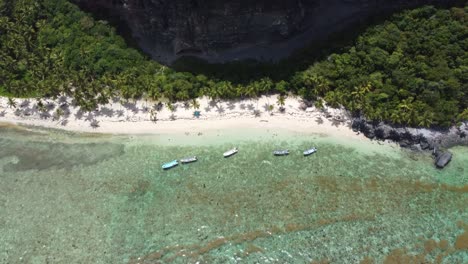 Luftaufnahme-Des-Malerischen-Strandes-Playa-Frontón-In-Der-Nähe-Von-Las-Galeras-Auf-Der-Halbinsel-Samaná-In-Der-Dominikanischen-Republik