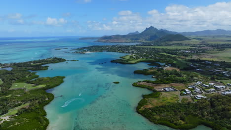 Vista-Aérea-Por-Drones-De-Deer-Island,-Flacq,-Isla-Mauricio,-Océano-Índico