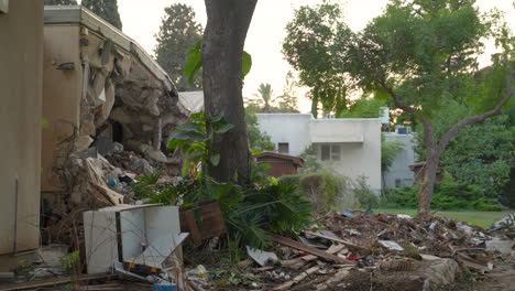 Las-Consecuencias-Del-Ataque-De-Hamás-Dejaron-Una-Casa-Completamente-En-Ruinas-En-Medio-Del-Kibutz.