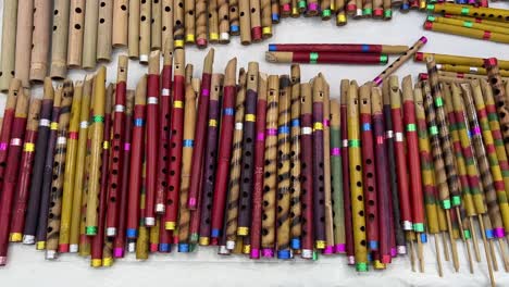 Close-up-shot-of-flutes-and-other-artworks-at-display-during-the-Handicraft-Fair-in-Kolkata,-India-at-daytime