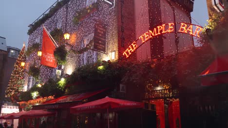 Navidad-En-El-Temple-Bar-Bien-Iluminado-Y-Decorado
