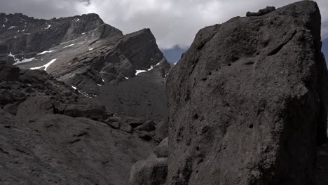 Schwenkansicht-Des-Cerro-Tolosa-In-Mendoza-Nahe-Der-Grenze-Zu-Chile-In-Den-Anden-Argentiniens