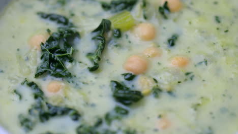 Chickpea-soup-and-green-soup-spinning-in-close-up