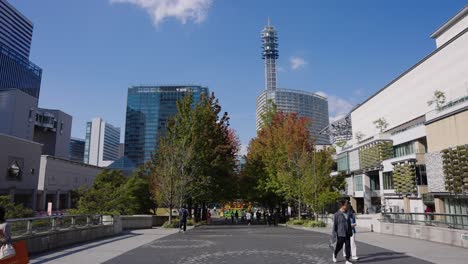 Yokohama-Downtown-Park,-Static-Slow-Motion-Shot-of-City-on-Clear-Day