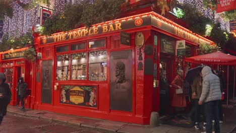 Die-Temple-Bar-In-Dubling-City-Mit-Voller-Dekoration-Für-Die-Weihnachtszeit