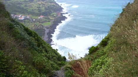 Powerful-Atlantic-Ocean-waves-crashing-into-Praia-da-Faja,-distance-view-from-Miradouro-da-Ribeira-das-Cabras