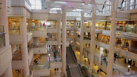 Innenraum-Des-Japanischen-Einkaufszentrums-In-Yokohama