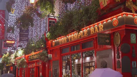 Die-Berühmte-Tempelbar-Und-Das-Restaurant-Im-Stadtzentrum-Von-Dublin-Zur-Weihnachtszeit