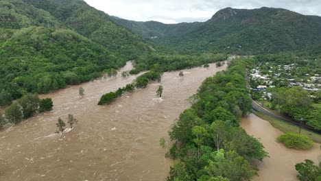 Inundaciones-En-El-Río-Barron-Después-Del-Ciclón-Jasper,-Cairns