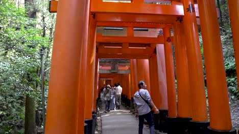 Touristic-spot-in-Kyoto-Japan,-Fushimi-Inari-Torii-gates,-Thousand-Torii