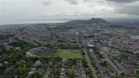 Scenic-Drone-aerial-footage-of-Edinburgh-with-salisbury-crags-on-arthurs-seat-in-background,-Scotland