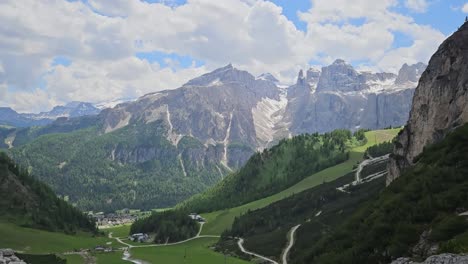 Malerisches-Tal-In-Den-Italienischen-Dolomiten