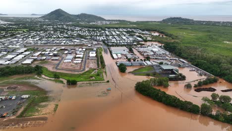 Extreme-flooding-in-the-Northern-Beaches-Cairns-from-the-Barron-River-and-king-tides-after-Cyclone-Jasper,-Australia