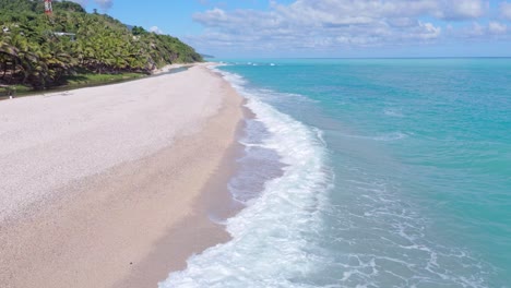Strand-Von-Los-Patos-In-Barahona,-Dominikanische-Republik_Zeitlupe