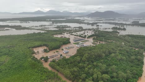 Flooding-from-the-Barron-River-in-Trinity-Park-and-Smithfield-after-Cyclone-Jasper,-Cairns