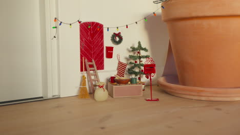Cute-Nisse-door-scene-with-festive-Christmas-decorations