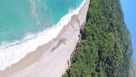 Vertical-shot-of-beautiful-San-Rafael-beach-in-Barahona,-Dominican-Republic