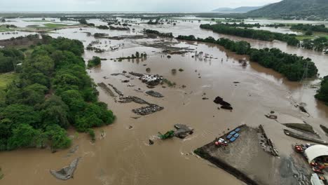 Große-Überschwemmung-Von-Grundstücken-Entlang-Des-Barron-River-In-Cairns-Nach-Dem-Zyklon-Jasper