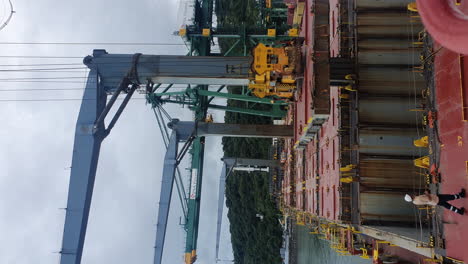 Panama-Canal-terminal-dock-section-moved-into-place-with-heavy-cables