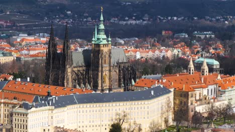Gothic-architecture-of-Saint-Vitus-Cathedral-in-Prague,-Czech-Republic