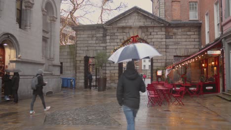 Entrance-access-near-the-castle-at-Christmas-time-in-Dublin,-Ireland