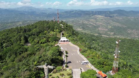 Vista-Aérea-De-La-Estatua-Del-Cristo-Redentor-En-La-Cima-De-La-Montaña-Isabel-De-Torres-En-La-Ciudad-De-Puerto-Plata-En-La-República-Dominicana.