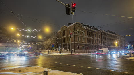 Downtown-Riga-with-traffic-and-traffic-light,-Christmas-feels,-time-lapse
