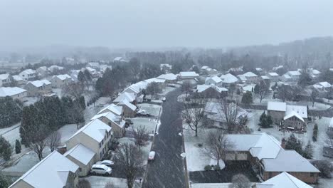 Winter-snow-in-residential-neighborhood-community-in-USA