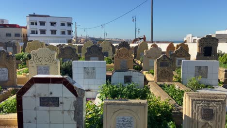 Reihe-Von-Grabsteinen-Auf-Einem-Arabischen-Friedhof-In-Rabat