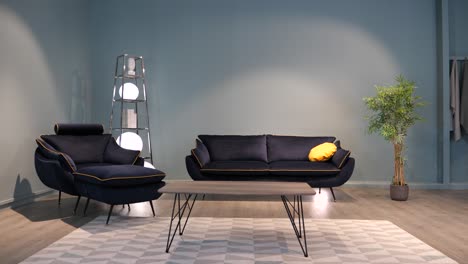 Großzügige-Innenräume-Mit-Modernen-Zeitgenössischen-Möbeln-Und-Einer-Gemütlichen-Couch