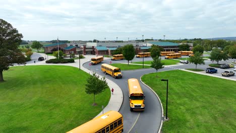 Tema-De-Transporte-De-Autobús-Escolar-Para-Estudiantes