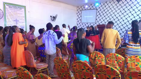 Afrikanische-Traditionelle-Party-In-Der-Kumasi-Kirche