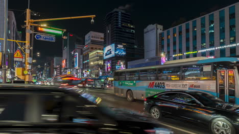 Heavy-Night-Traffic-Timelapse-at-Gangnam-Street-of-Seoul-City,-South-Korea---zoom-in