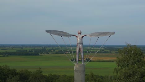 Lilienthal-Denkmal-Flying-Hill-Sommer-Deutschland