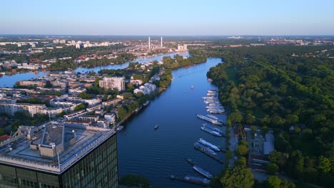 Treptower-Park-Torre-Río-Ciudad-Berlín-Alemania-Día-De-Verano